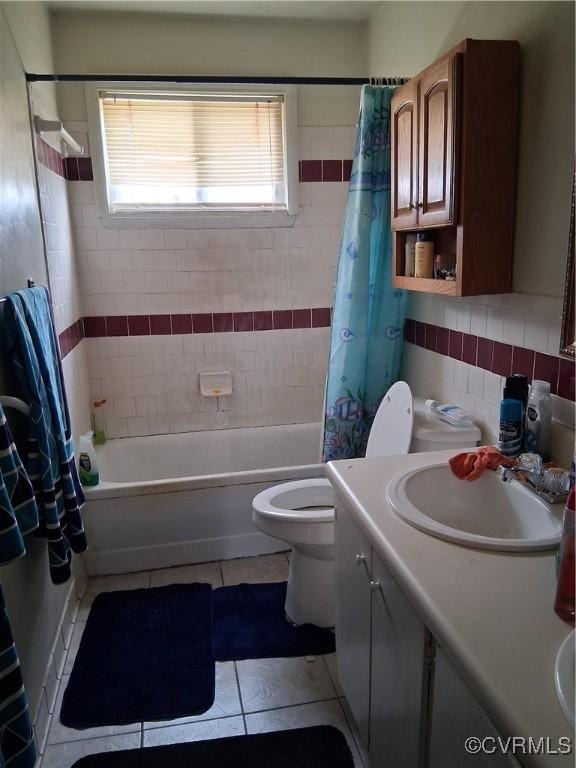 bathroom featuring tile patterned floors, toilet, backsplash, shower / tub combo, and vanity