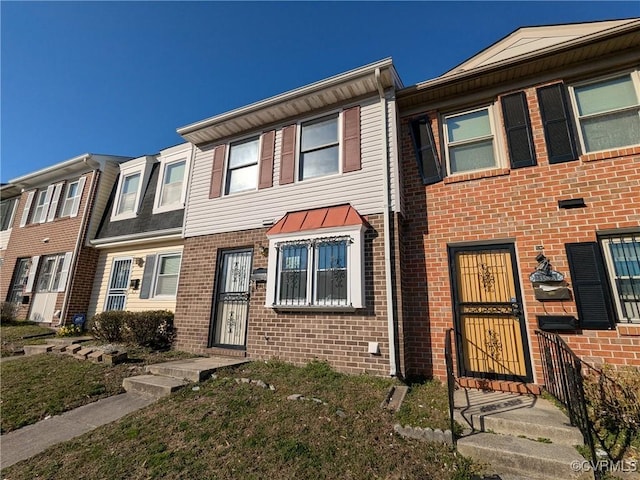 townhome / multi-family property featuring brick siding