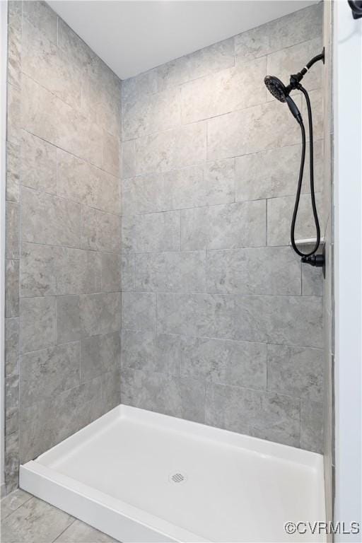 bathroom with a tile shower