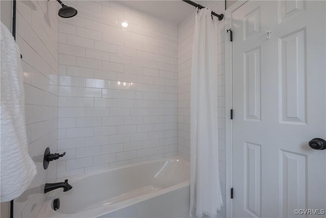 bathroom featuring shower / bath combo