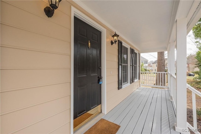 property entrance with covered porch