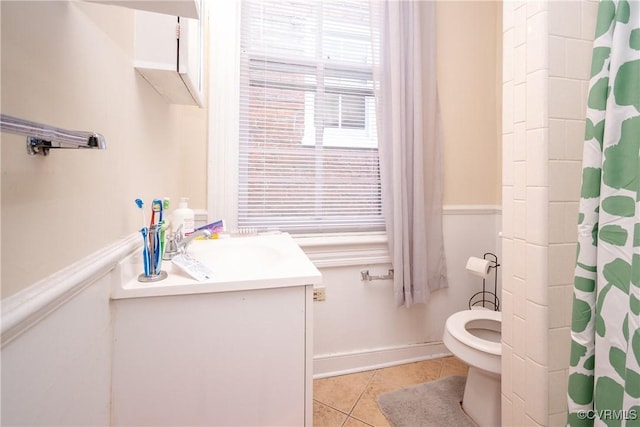 full bathroom with tile patterned floors, toilet, curtained shower, baseboards, and vanity