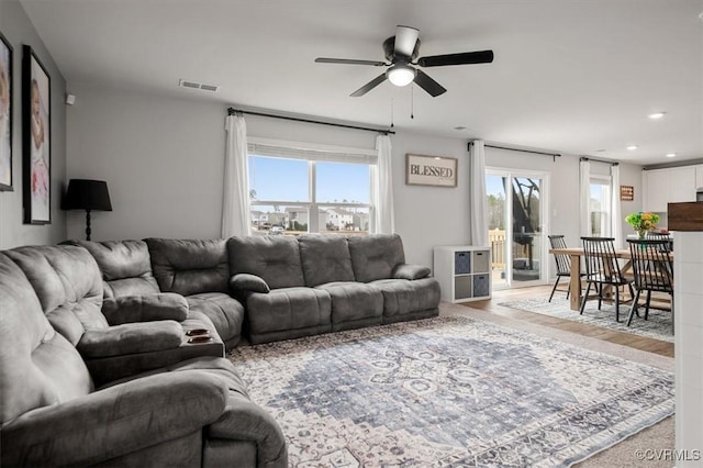 living area featuring light wood finished floors, visible vents, recessed lighting, and ceiling fan