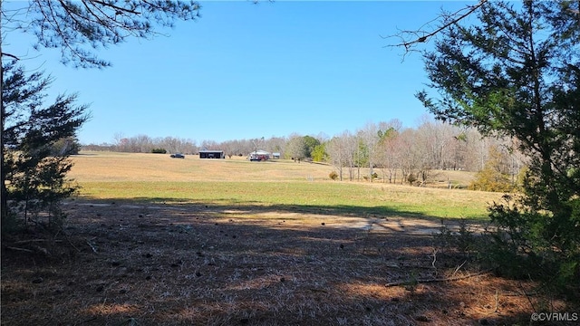 view of yard featuring a rural view