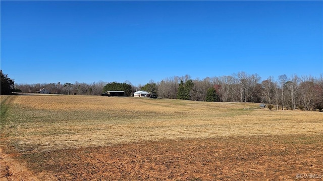 view of yard featuring a rural view