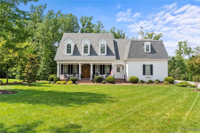 cape cod home featuring a front lawn and roof with shingles