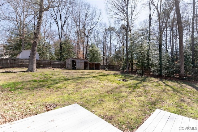 view of yard featuring an outbuilding and fence