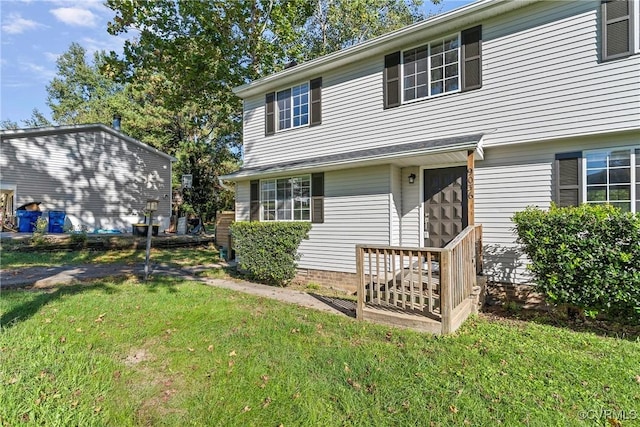 view of front facade featuring a front yard