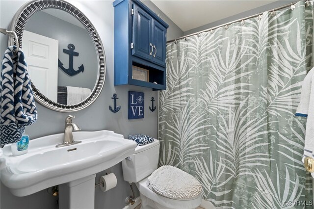 full bathroom featuring a sink and toilet