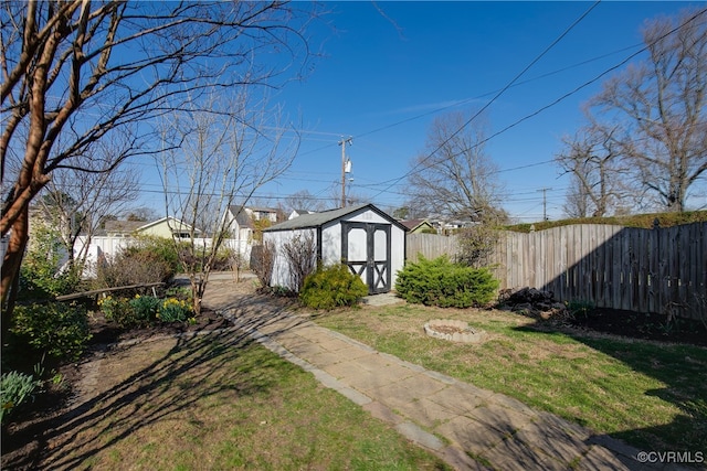 view of yard with a storage unit, an outdoor structure, and a fenced backyard