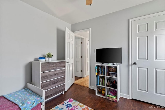 bedroom with wood finished floors, baseboards, and ceiling fan