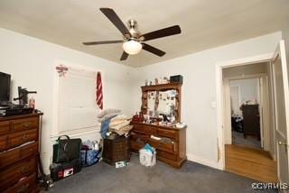 bedroom with ceiling fan