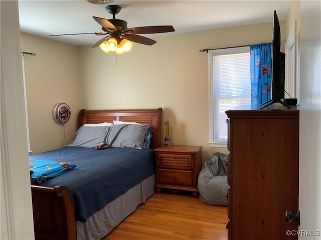 bedroom featuring multiple windows, light wood-type flooring, and ceiling fan