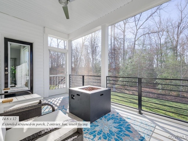 sunroom featuring ceiling fan