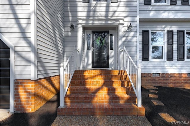 doorway to property with crawl space