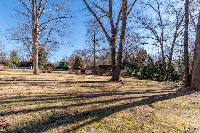 view of yard with an outbuilding and fence