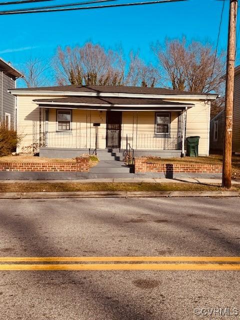 view of front of house featuring covered porch