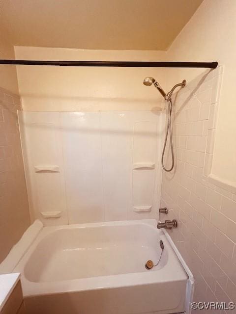 bathroom with shower / tub combination