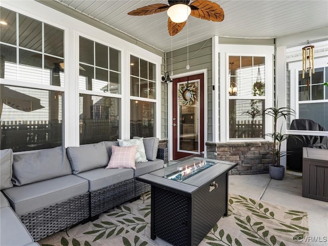 view of patio with an outdoor living space with a fire pit and a ceiling fan