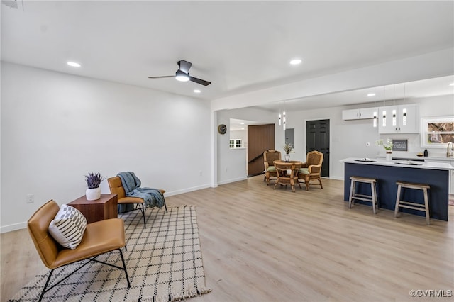 living area featuring recessed lighting, light wood-style flooring, baseboards, and ceiling fan