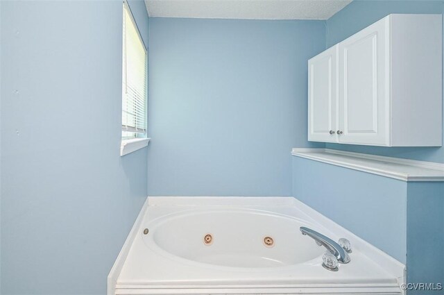 3090 Magnolia Woods Ct, Quinton, VA 23141 - full bathroom featuring a whirlpool tub
