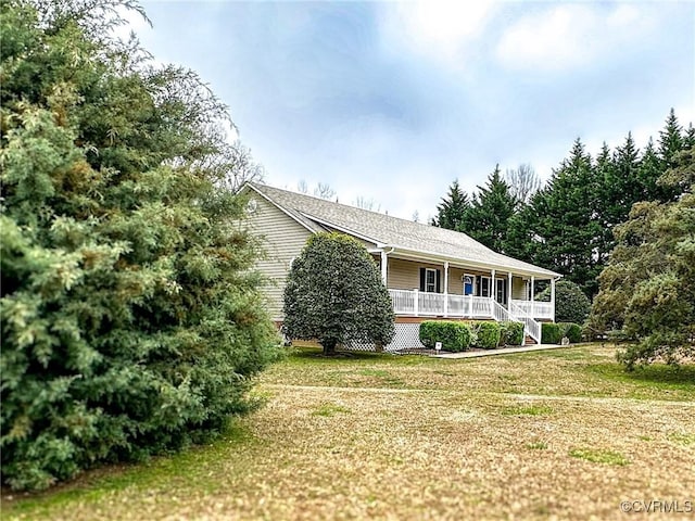 view of front of home featuring a porch and a front yard