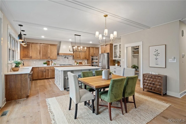 dining space featuring a notable chandelier, recessed lighting, light wood-style floors, and visible vents