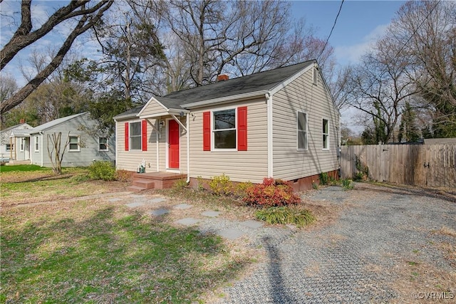 bungalow featuring fence