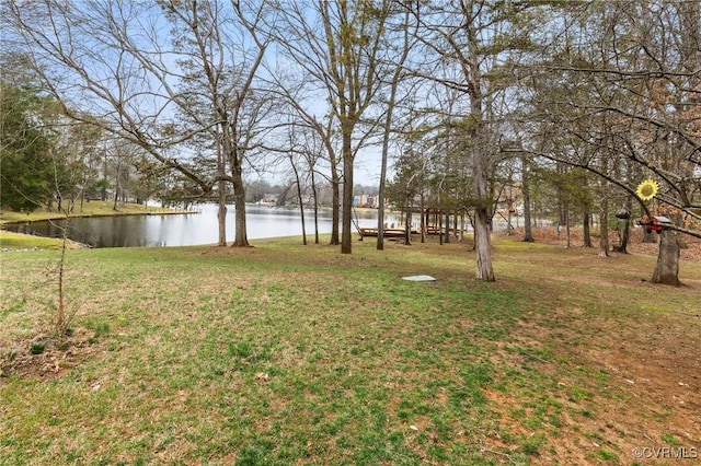 view of yard featuring a water view