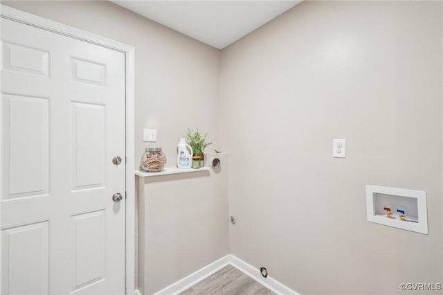 laundry area featuring light wood-style flooring, baseboards, gas dryer hookup, hookup for a washing machine, and laundry area