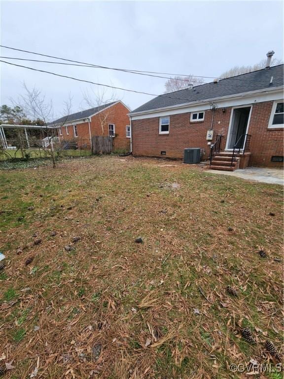 view of yard featuring entry steps, a patio area, cooling unit, and fence