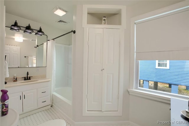 full bath featuring vanity, visible vents, and shower / tub combo with curtain