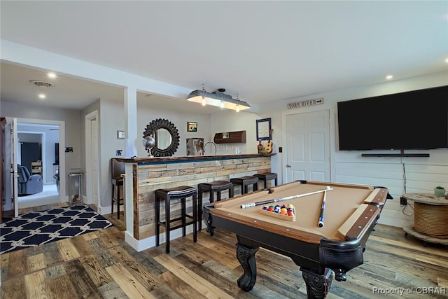 game room featuring visible vents, billiards, wood finished floors, recessed lighting, and bar