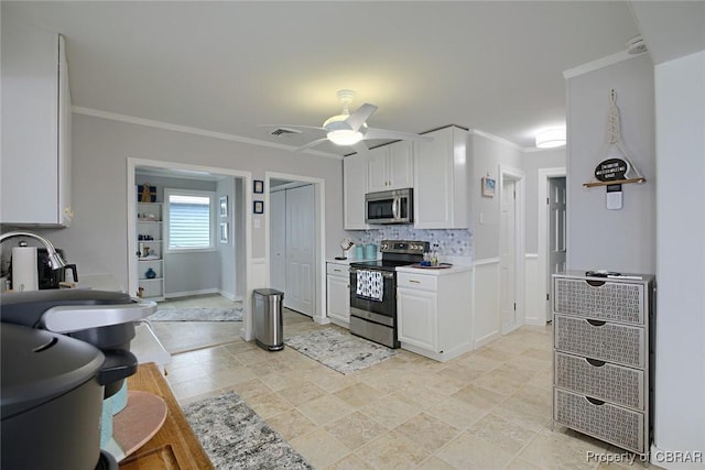 kitchen with visible vents, appliances with stainless steel finishes, a ceiling fan, and ornamental molding