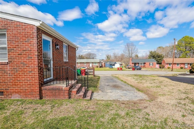 view of yard with a residential view and driveway