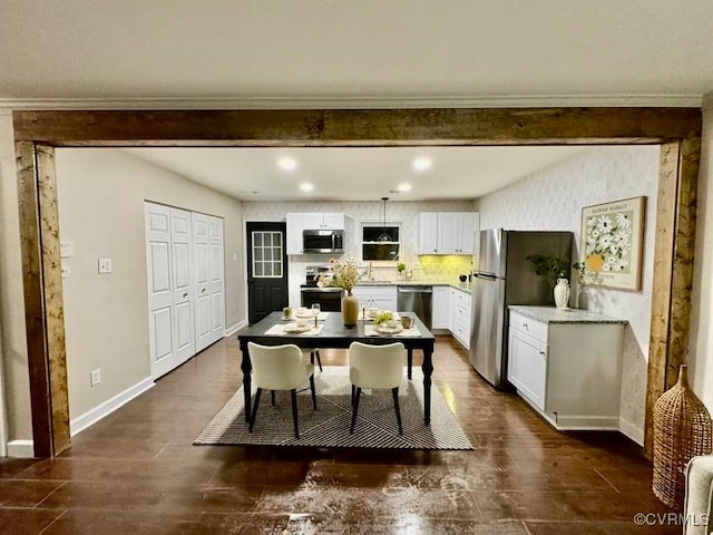 dining room with recessed lighting, baseboards, and dark wood-style flooring