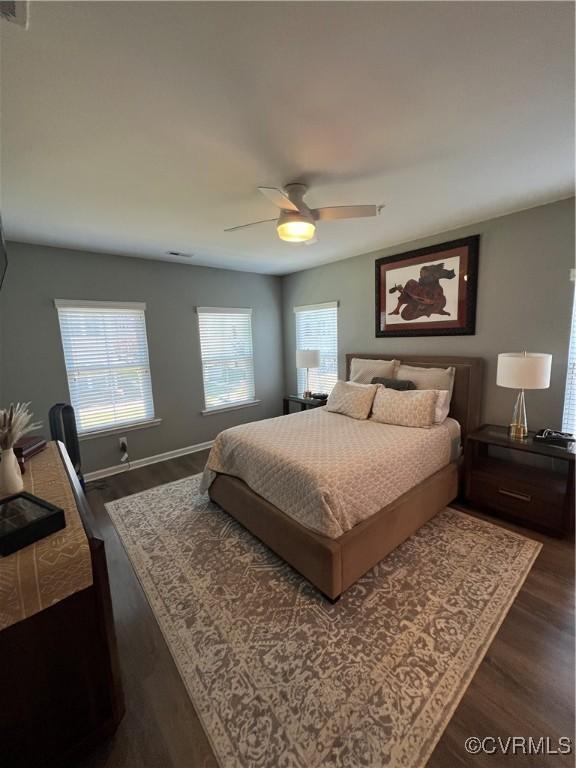 bedroom featuring dark wood finished floors, baseboards, and ceiling fan