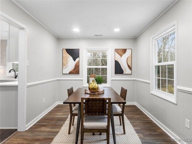 dining area with visible vents, a healthy amount of sunlight, and dark wood-style flooring