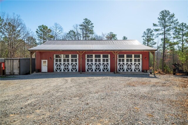 view of detached garage
