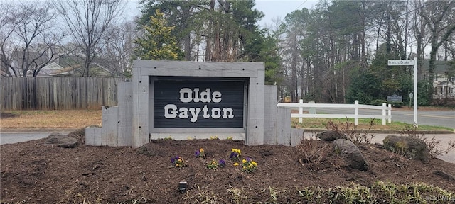 community / neighborhood sign with fence