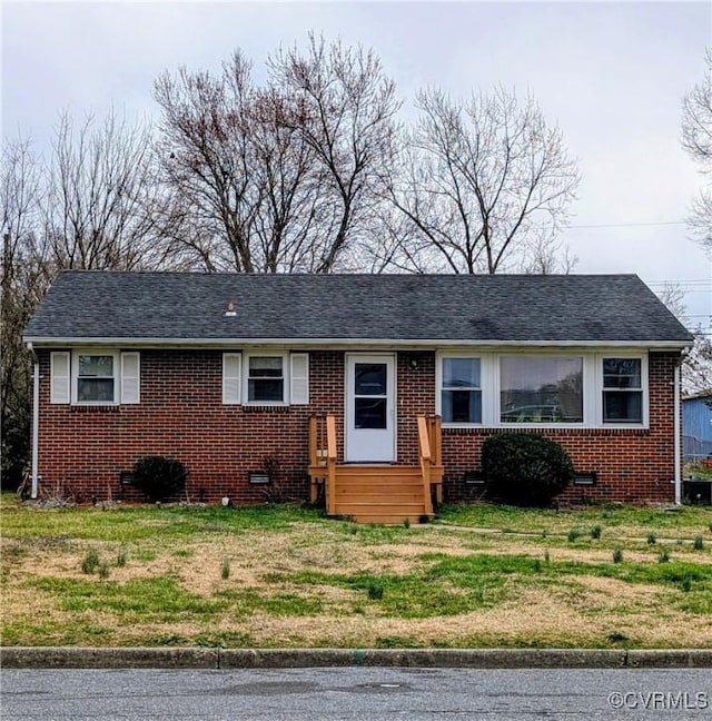 ranch-style house with crawl space, brick siding, and a front yard