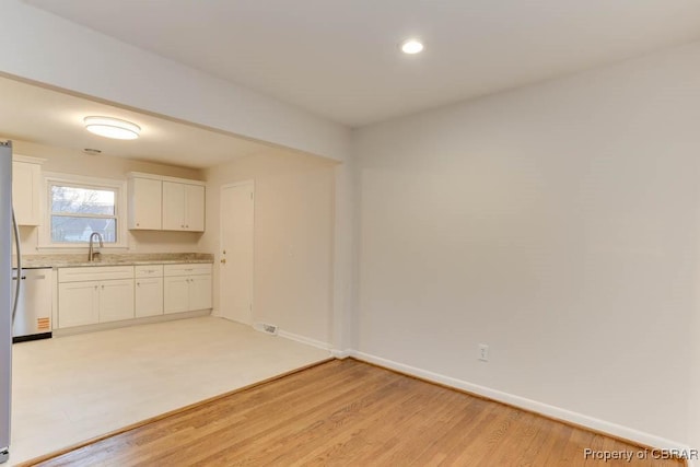 104 Clemwood Pkwy, Hampton, VA 23669 - kitchen featuring visible vents, baseboards, light wood-style floors, white cabinetry, and a sink