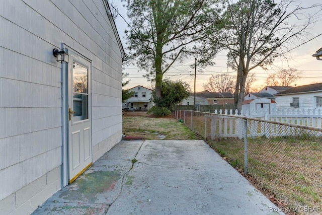 104 Clemwood Pkwy, Hampton, VA 23669 - view of patio featuring fence and a residential view
