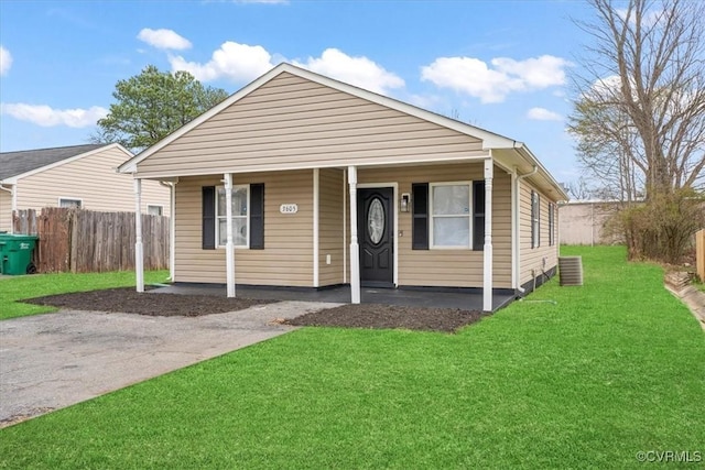 bungalow-style house featuring a front lawn, a porch, and fence