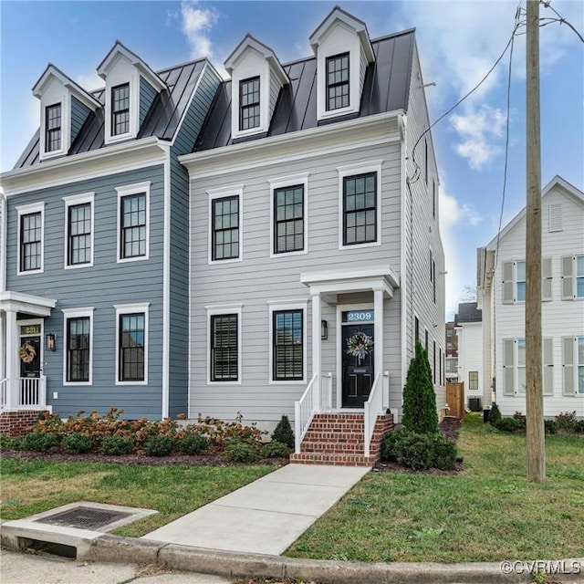 view of front of home with a front lawn