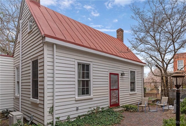 2515 E Grace St, Richmond, VA 23223 - view of outbuilding featuring fence