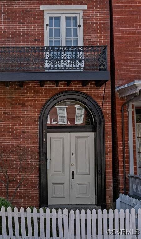 2515 E Grace St, Richmond, VA 23223 - entrance to property with brick siding, a balcony, and fence