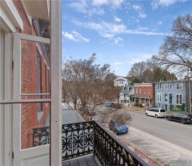 2515 E Grace St, Richmond, VA 23223 - balcony featuring a residential view
