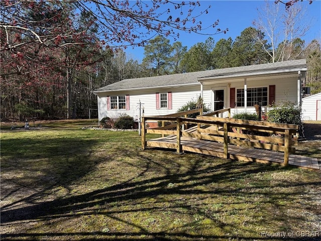view of front facade with a front yard
