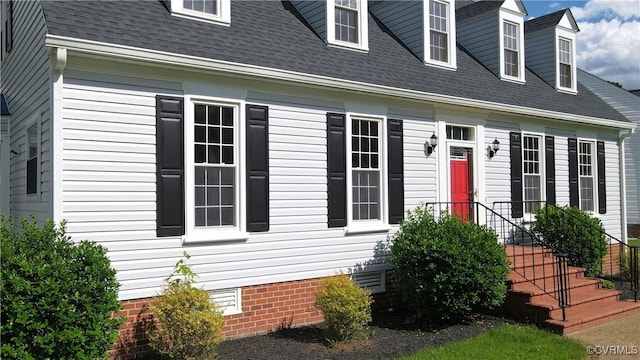 207 Comstock Dr, Colonial Heights, VA 23834 - view of side of property featuring roof with shingles and crawl space